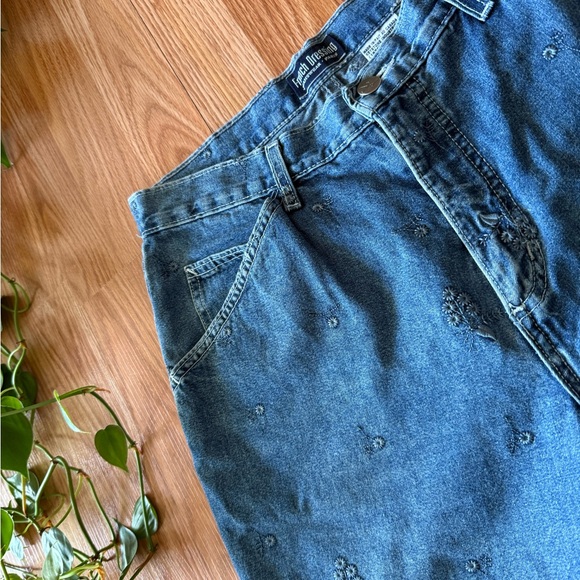 French Dressing Pants - Stylish Denim Capris with Embroidery